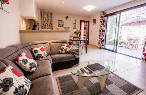 Saint Maurin House | Charming gîte with pool and park garden