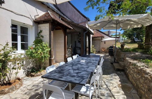 Savonnieres Cottage | Charming gite with SPA & Karaoke