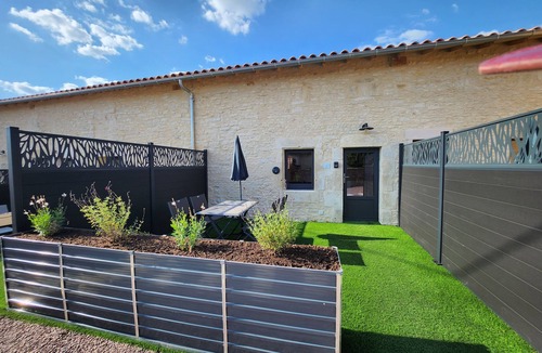 Savigne House | Charming gîte with swimming pool