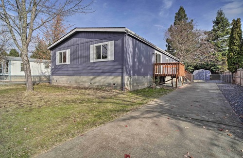 Grants Pass House | Charming Grants Pass Home w/Large Backyard!