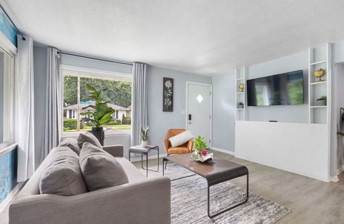 Peoria Apartment | Charming Greenwood Lodge-2: Fenced Yard & Drive-In Garage!