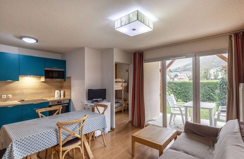 Luz-Saint-Sauveur Apartment | Charming Ground Floor Apartment with Garden, 2BR, Pool & Sauna Access, Luz-Saint-Sauveur