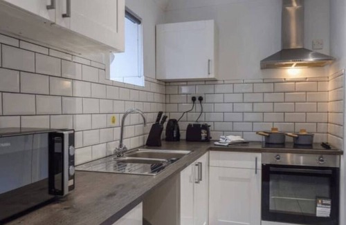 Honley Apartment | Charming Ground-Floor Flat