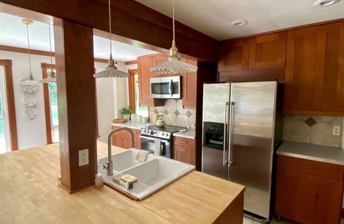Boles Cottage | Charming Group Cottage with Amazing Equipped Backyard in Arkansas