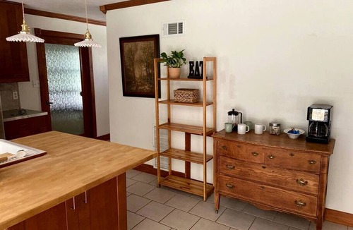 Boles Cottage | Charming Group Cottage with Amazing Equipped Backyard in Arkansas