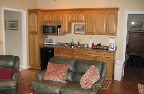 Calhoun County Cottage | Charming Guest Cottage - Very Private-25 Minutes from Oxford
