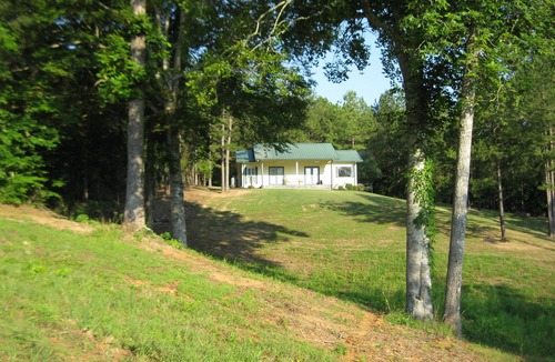 Calhoun County Cottage | Charming Guest Cottage - Very Private-25 Minutes from Oxford