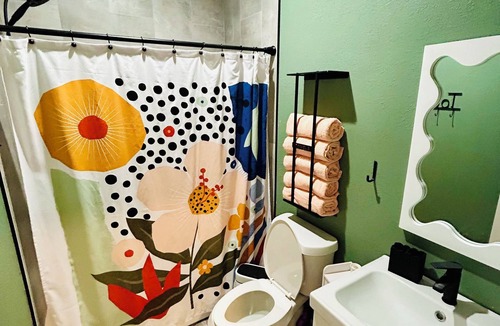 Porter House | Charming Guest Home