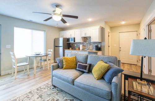 Ozark Cottage | Charming guest house on private property in quiet part of Ozark