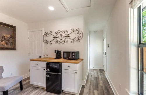 Liberty Hill House | Charming guest studio in the heart of Liberty Hill