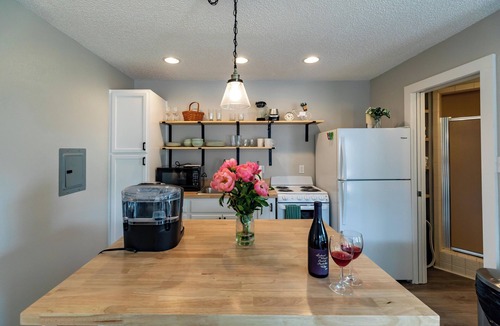 Kerrville Cottage | ❤Charming Guesthouse downtown w/yard, deck, bikes & FIREPIT