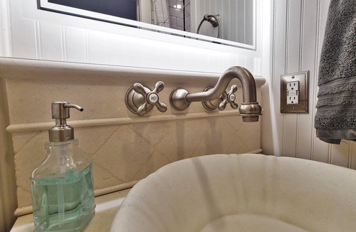 Oakhurst House | Charming Guesthouse in Historic Neighborhood