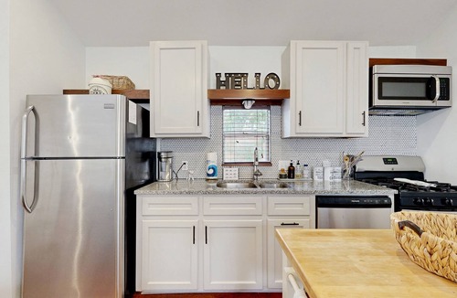 Hancock House | Charming guesthouse with full kitchen, private entrance & fenced patio