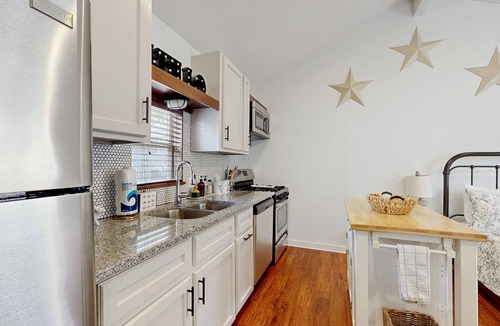 Hancock House | Charming guesthouse with full kitchen, private entrance & fenced patio