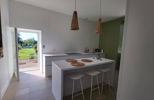 Auriac-sur-Vendinelle House | Charming house in a beautiful wooded park/outbuilding/protected swimming pool