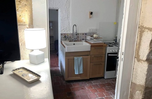 La Charite-sur-Loire House | Charming House at the Foot of the Ramparts in the City Center, Courtyard, Balcony