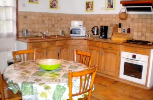 Mazieres-de-Touraine Cottage | Charming house in Touraine: gîte with garden, pets allowed