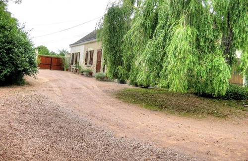 Mazieres-de-Touraine Cottage | Charming house in Touraine: gîte with garden, pets allowed