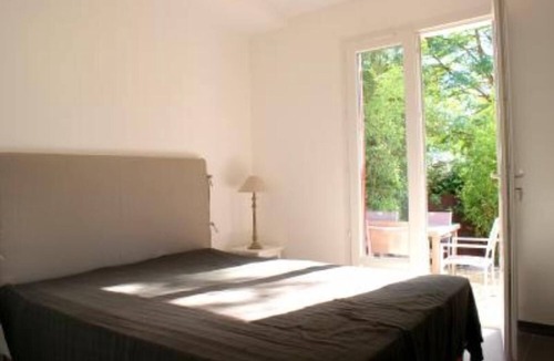 Saint-Palais-sur-Mer House | Charming house with garden and direct access to the beach (50 m)