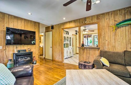 Hampton Bays House | Charming Hampton Bays Home 5 Mi to Coopers Beach