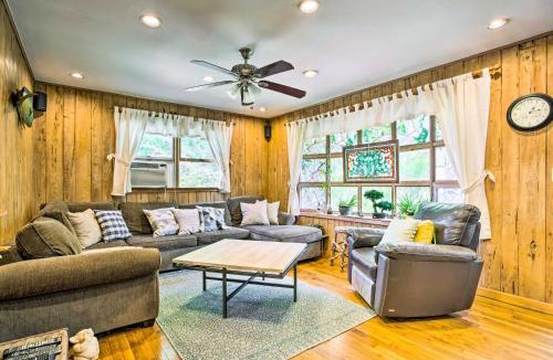 Hampton Bays House | Charming Hampton Bays Home 5 Mi to Coopers Beach