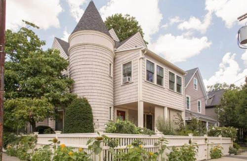 Observatory Hill Apartment | Charming Harvard Victorian