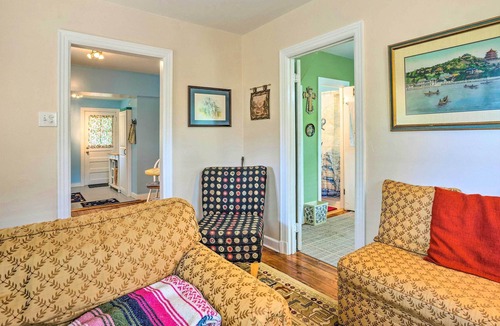 Lakeside Cottage | Charming Henrico Cottage w/ Yard + Fire Pit!