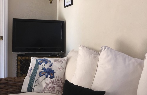 Los Gatos House | Charming Hidden Cottage