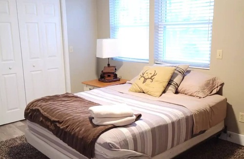 Leeds House | Charming Hideaway Catskill Mountains - Pool/Hottub