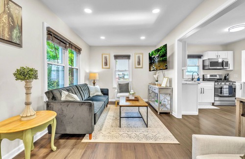 Oak Lawn House | Charming Hideaway near Chicago