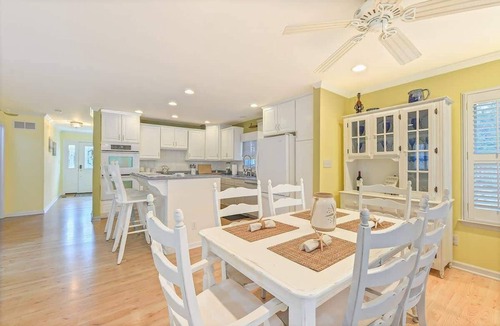 Middle River House | Charming Hideaway By The Water