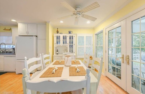 Middle River House | Charming Hideaway By The Water