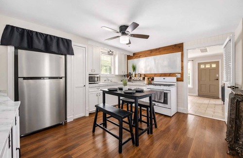 Bonnycastle Apartment | Charming Highlands stay near restaurants and bars!