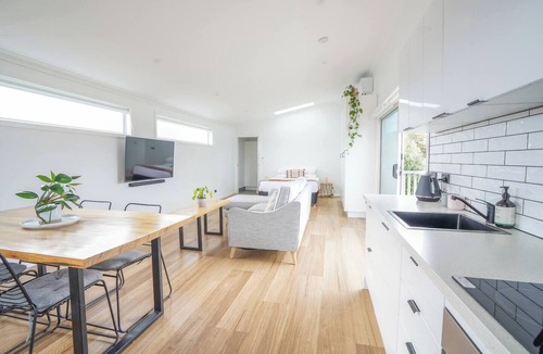 Highton House | Charming Highton Hideaway between CBD and Surf Coast