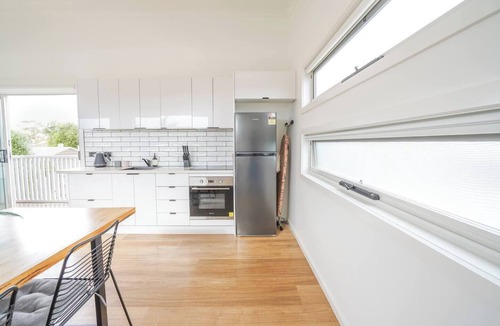 Highton House | Charming Highton Hideaway between CBD and Surf Coast