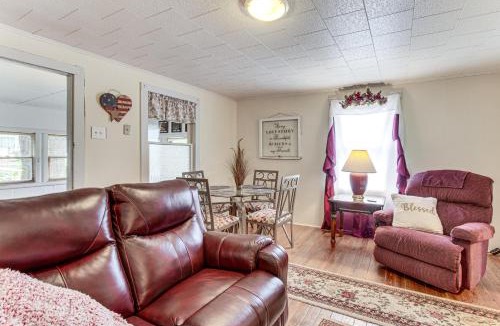 Hillsboro House | Charming Hillsboro Home < 1 Mi to Downtown!