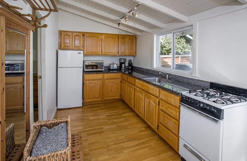 Stinson Beach Cottage | Charming Hillside Cottage with Expansive Ocean Views