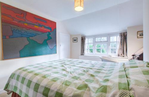 East Worldham Apartment | Charming Hilltop Cottage with Panoramic Views