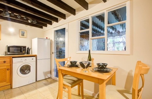 East Worldham Cottage | Charming Hilltop Cottage with Panoramic Views