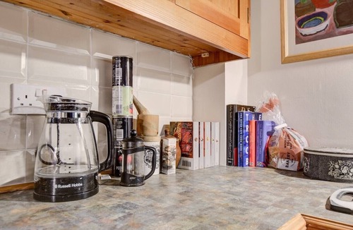 East Worldham Cottage | Charming Hilltop Cottage with Panoramic Views