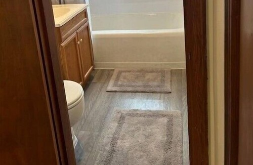 Alton House | Charming Hilltop Haven!