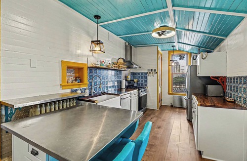Corktown House | Charming Historic 2 Bedroom Corktown Home With Spanish Style Kitchen