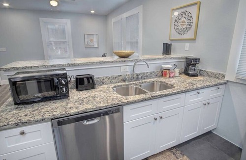 Tobin Hill Apartment | Charming Historic 3BR/2BA Located Near Downtown