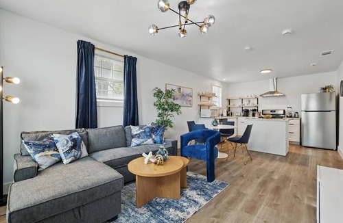 West Dallas House | Charming Historic 3B Heart of Dallas - Sleeps 12