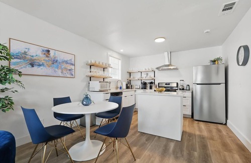 West Dallas House | Charming Historic 3B Heart of Dallas - Sleeps 12