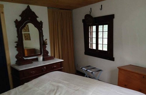 Town of Morehouse House | Charming Historic Boathouse