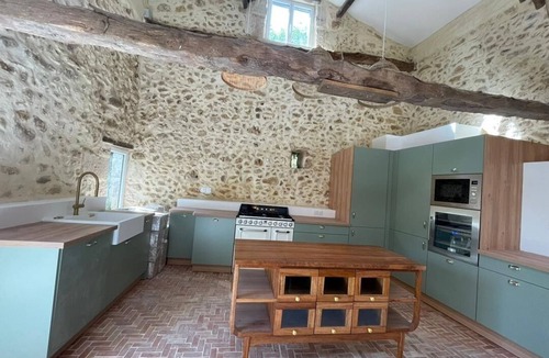 Lembras House | Charming historic barn with pool
