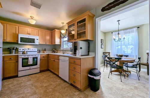 Dayton Cottage | Charming Historic Cottage on Vineyard