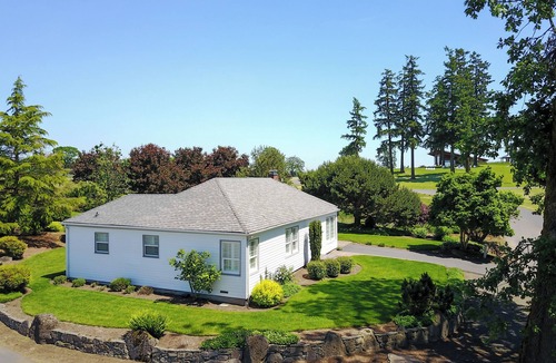 Dayton Cottage | Charming Historic Cottage on Vineyard