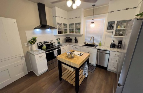 York House | Charming Historic Downtown 1BR | A+ Location